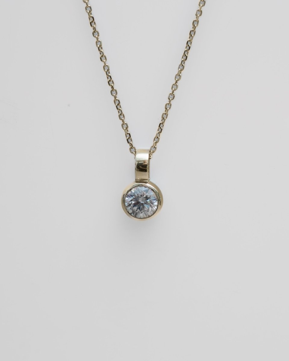 Round Rub - Over 1ct Lab - Grown Diamond Pendant | 18K Yellow Gold - Lester & Brown