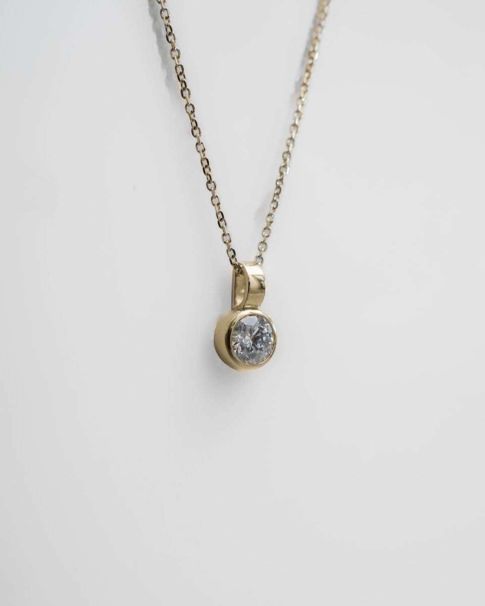 Round Rub - Over 1ct Lab - Grown Diamond Pendant | 18K Yellow Gold - Lester & Brown