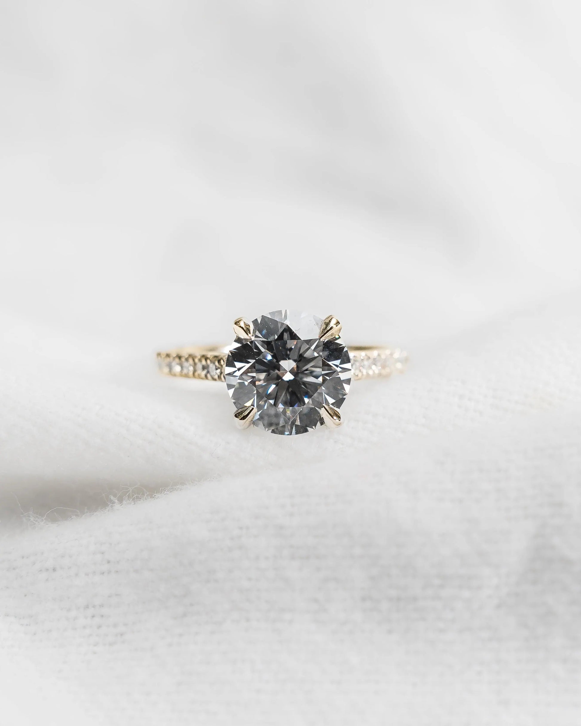 Round Yellow Gold Lab Grown Diamond Set Shoulders - Lester & Brown