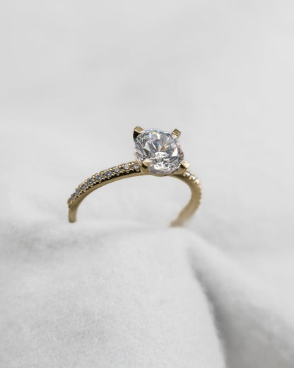 Round Yellow Gold Lab Grown Diamond Set Shoulders - Lester & Brown