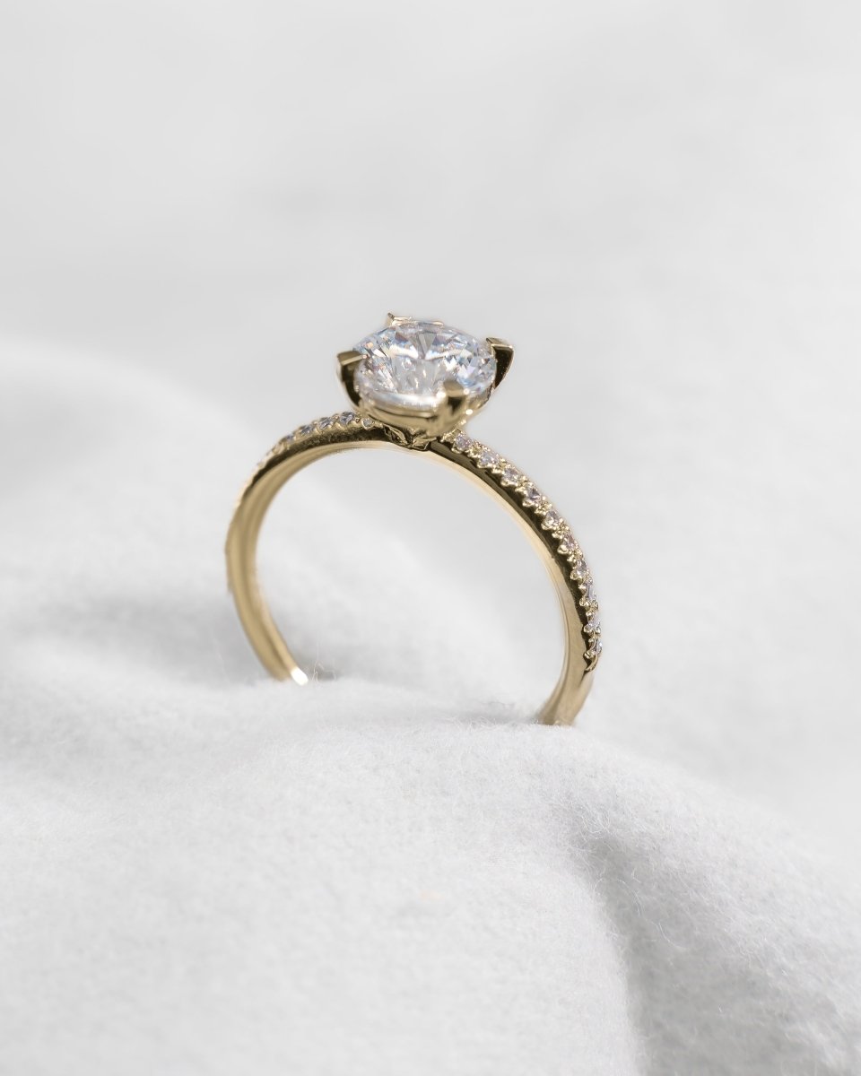 Round Yellow Gold Lab Grown Diamond Set Shoulders - Lester & Brown