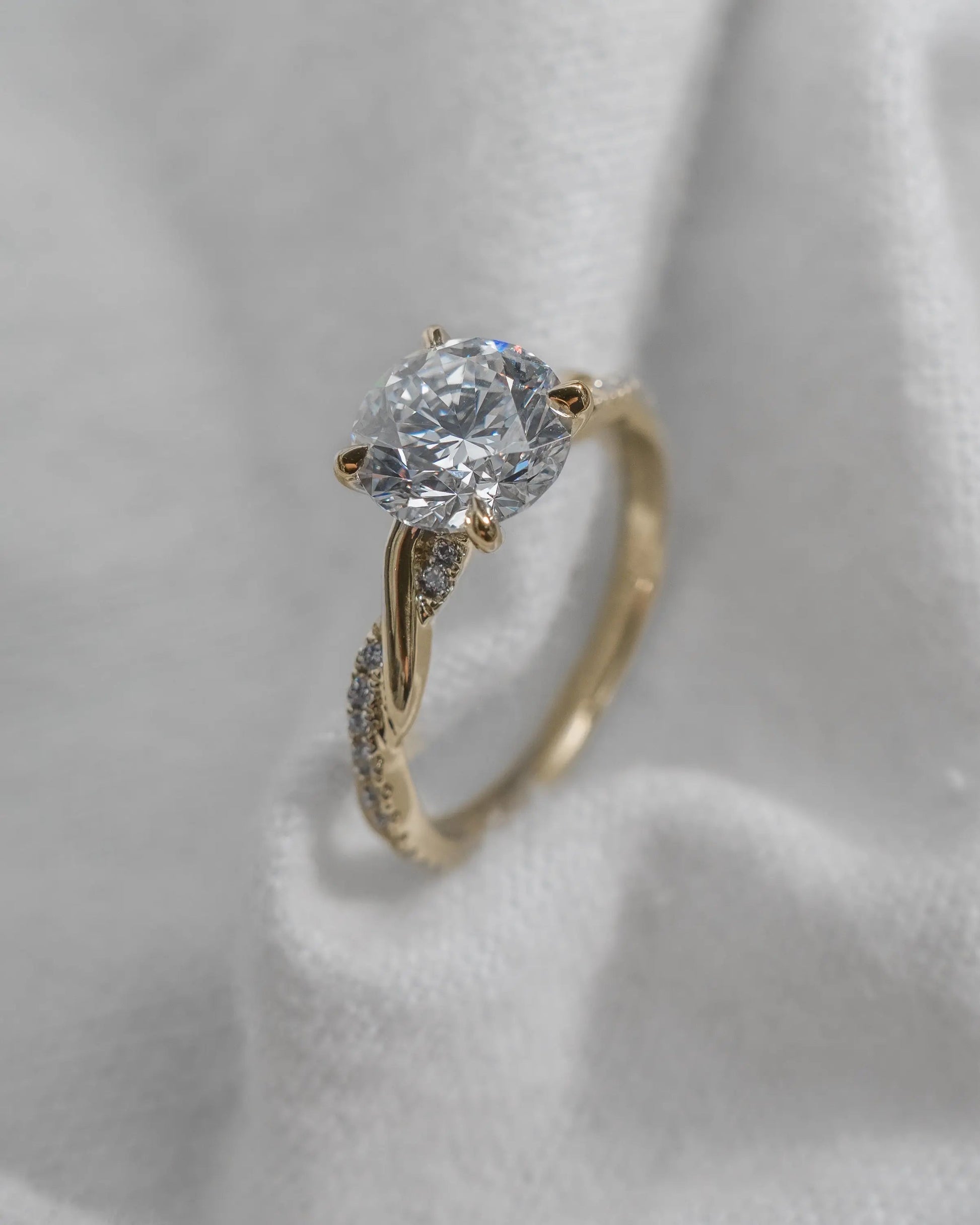 Round Yellow Gold Lab Grown Diamond Set Shoulders - Lester & Brown