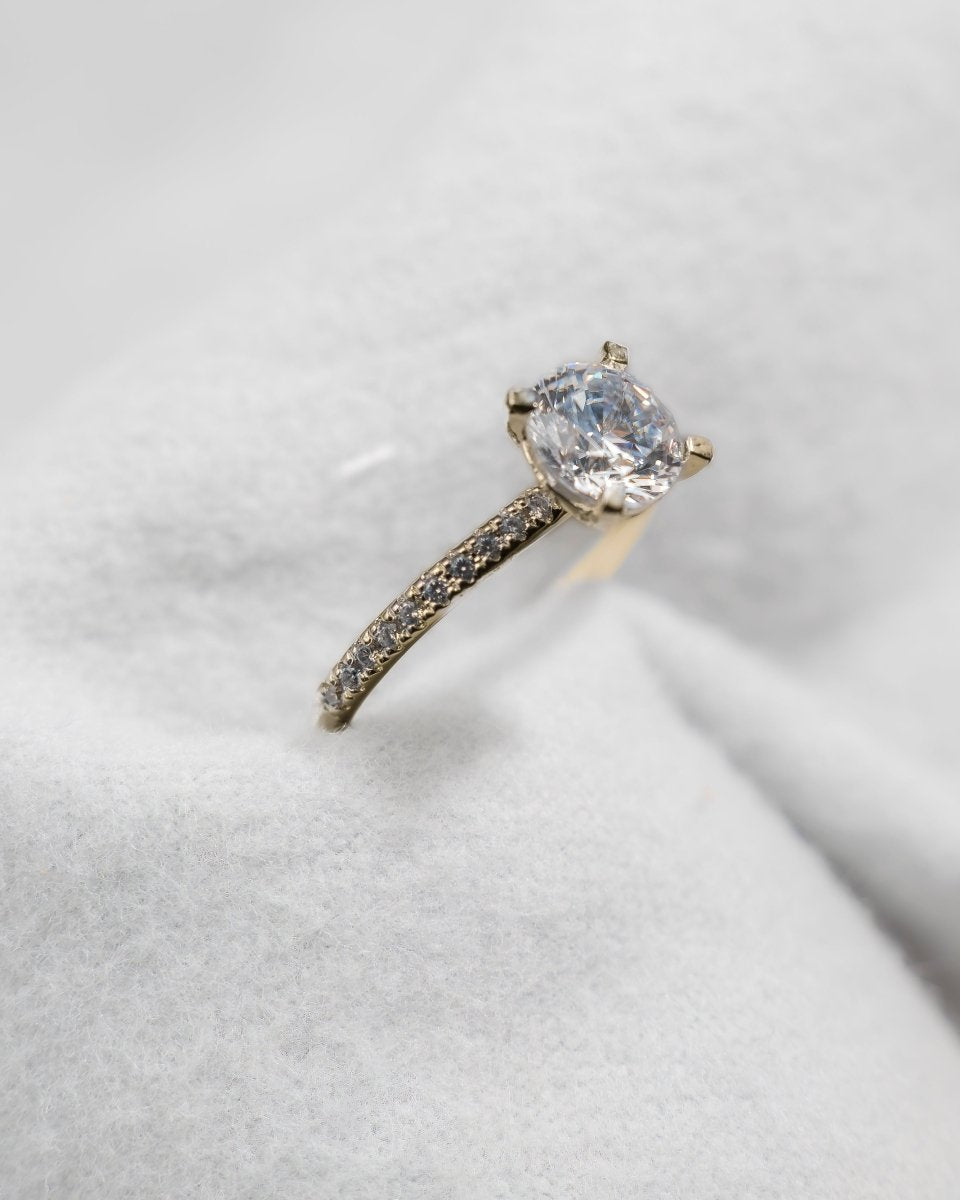 Round Yellow Gold Lab Grown Diamond Set Shoulders - Lester & Brown