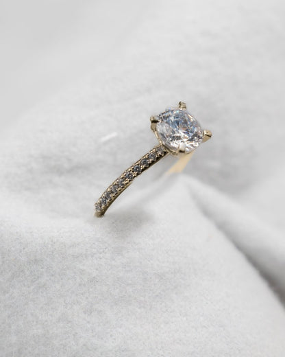 Round Yellow Gold Lab Grown Diamond Set Shoulders - Lester & Brown