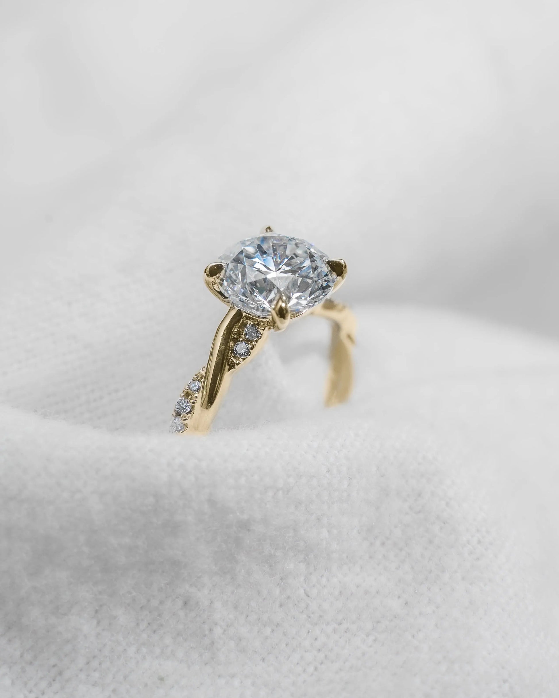 Round Yellow Gold Lab Grown Diamond Set Shoulders - Lester & Brown
