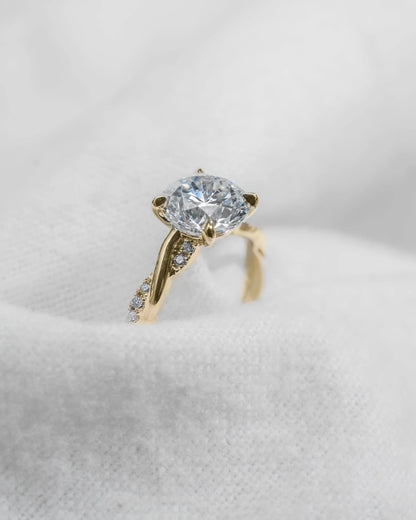 Round Yellow Gold Lab Grown Diamond Set Shoulders - Lester & Brown