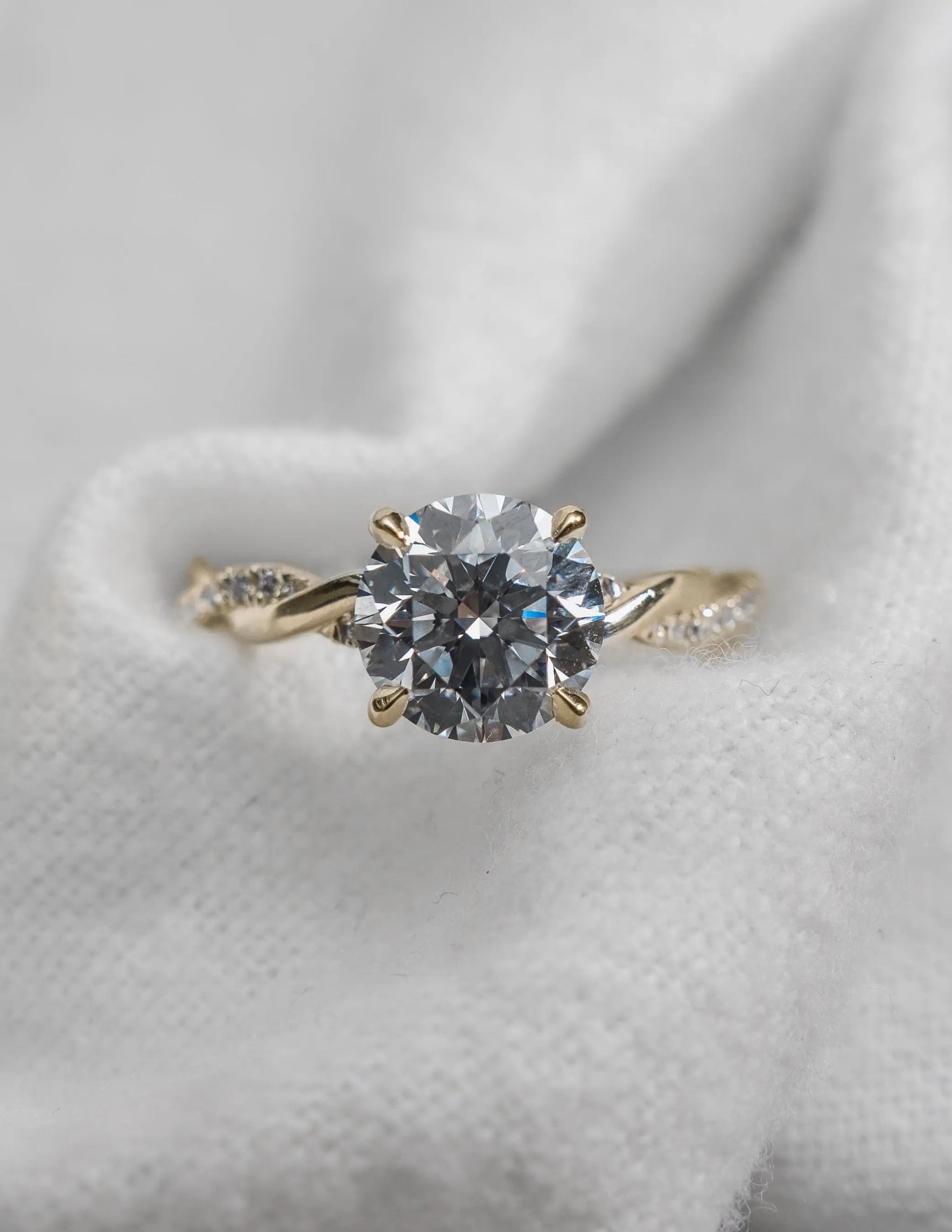 Round Yellow Gold Lab Grown Diamond Set Shoulders - Lester & Brown